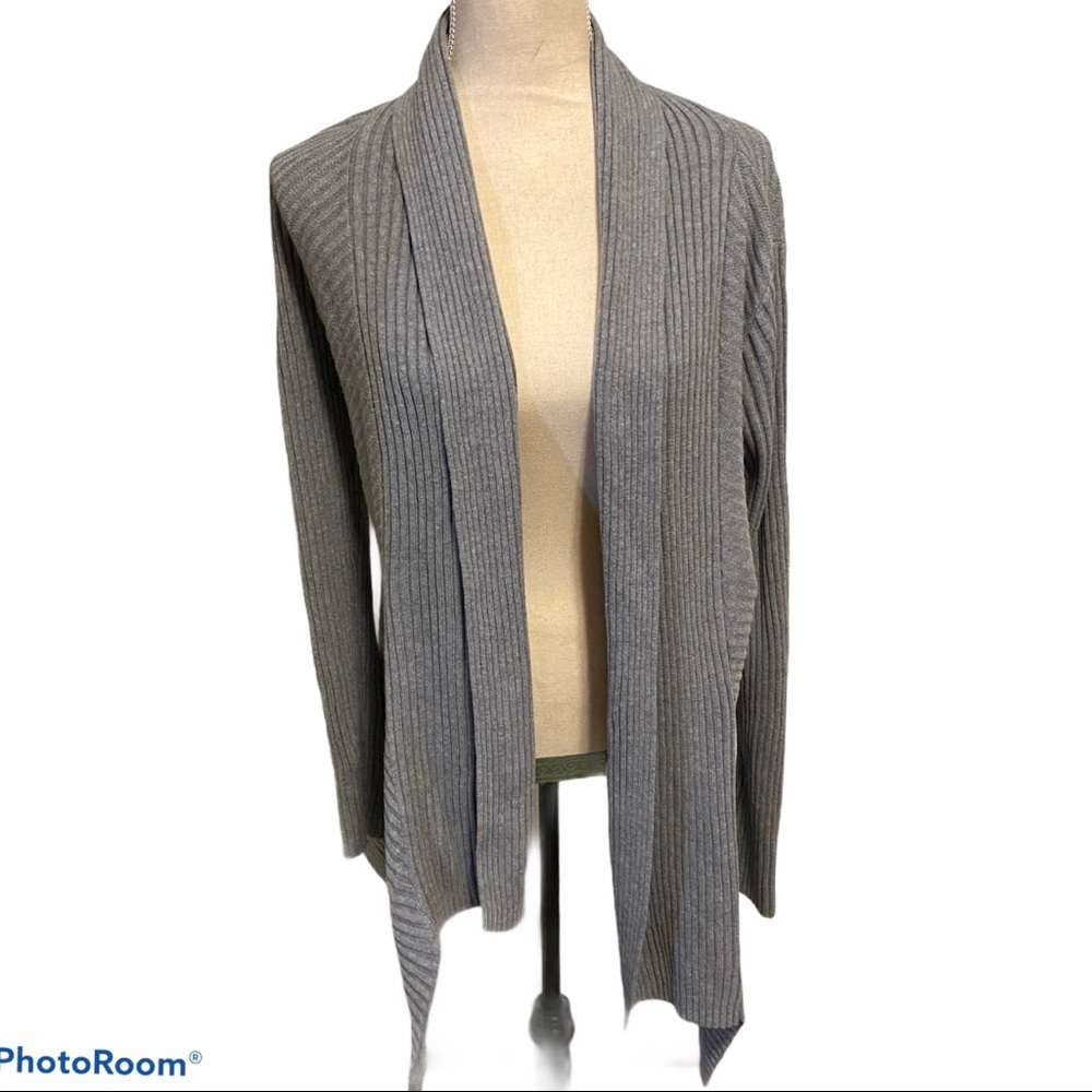 White House Black Market Gray Ribbed Open Cardi